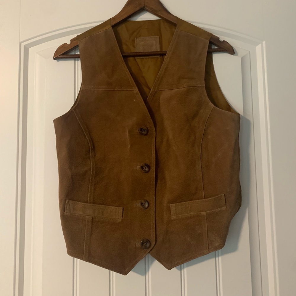 Vintage Mens genuine leather vest. 

Size: Small

Women could wear as well.